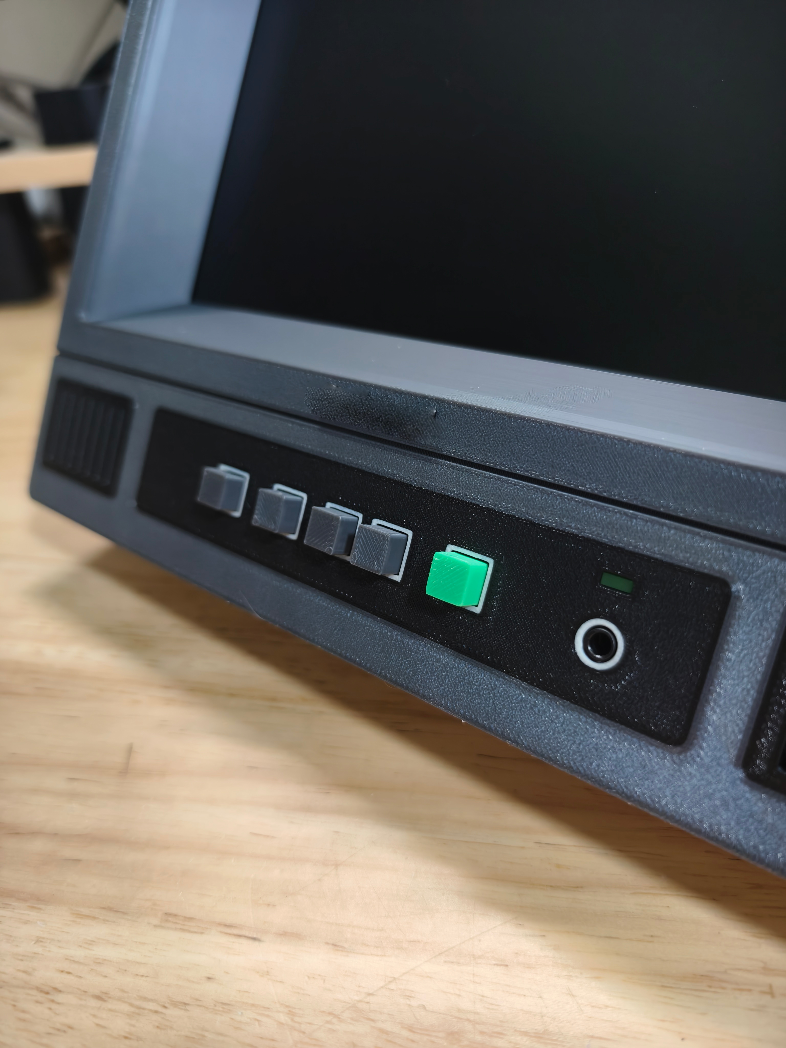CRT Monitor Style 10.4 InchRet - مراجعة Arcade Vibes وسعره